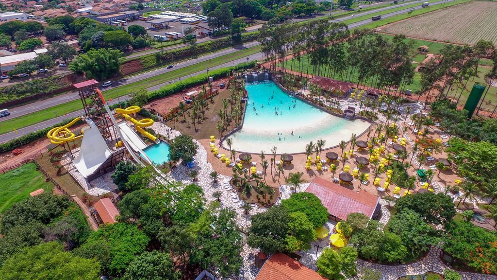 Country Park & Hotel Barretos